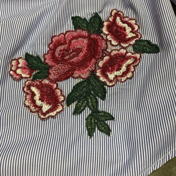 Style House Embroidery Off shoulder Blue top Size Medium NWOT - Picture 5 of 7